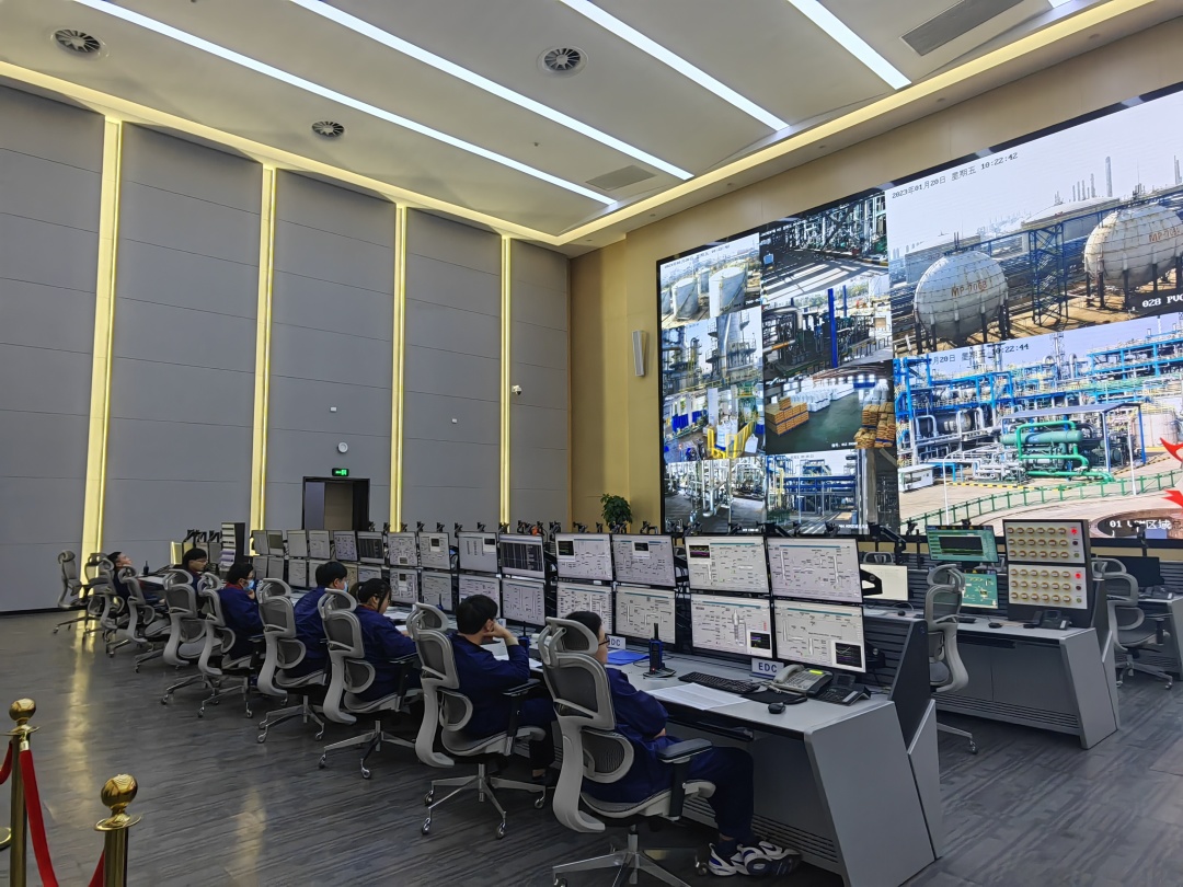 嘉化能源 火力全开忙生产，循环产业促发展——新春走基层之信息安全设备制造车间观察